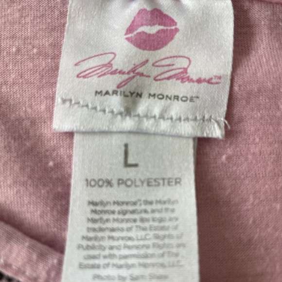 Marilyn Monroe Lounge top. - Picture 2 of 2